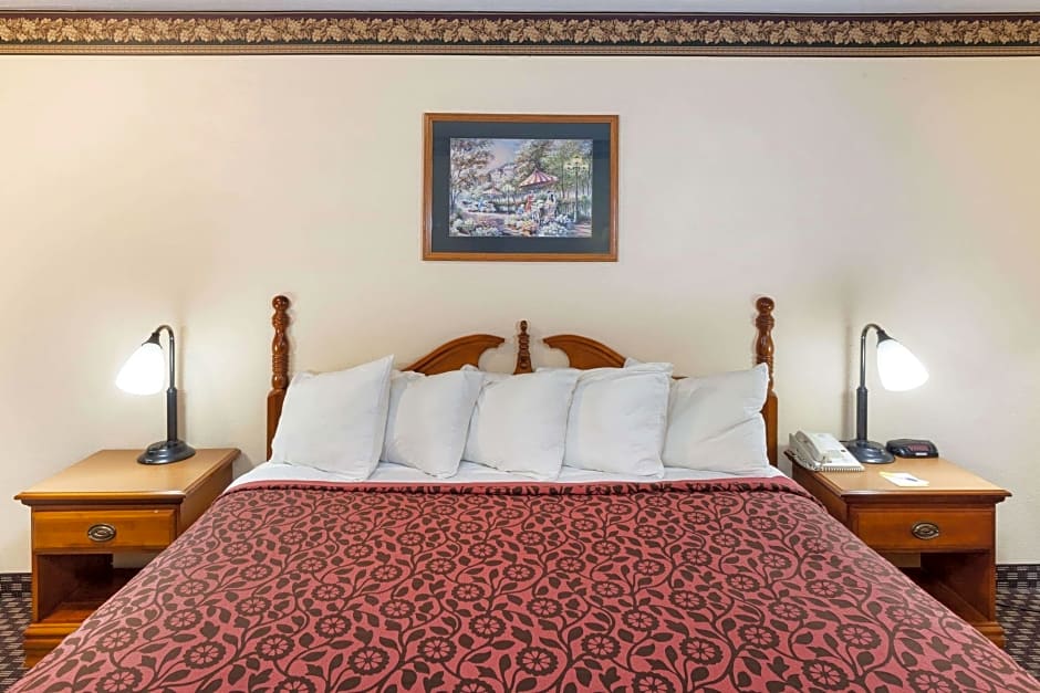 Photo 1 of 4 of 1 King Bed, Mobility Accessible