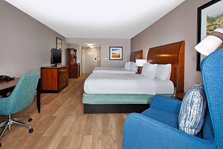 2 Queen Beds Hearing Accessible Oceanfront