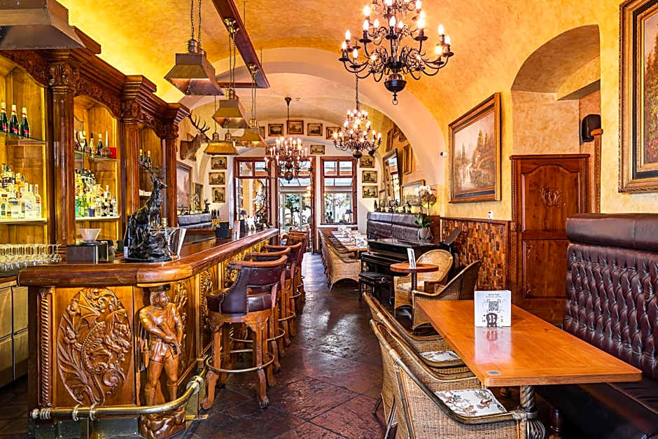 Iron Gate Hotel & Suites