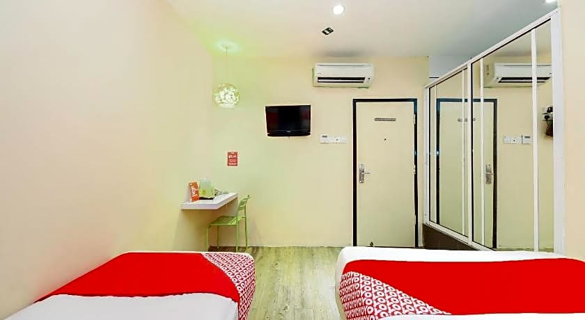 OYO 479 the green hotel