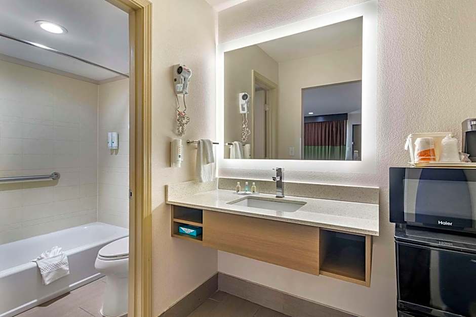 Quality Inn & Suites Athens University Area