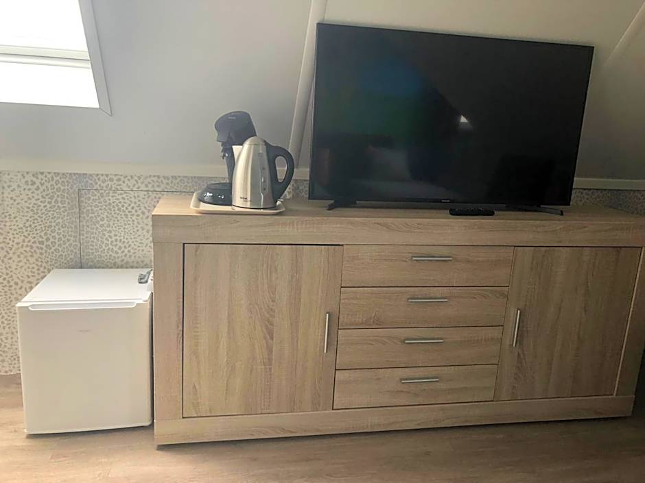 B&B nancy in holland met eigen badkamer , Jacuzzi niet inclusief , independent bathroom jacuzzi not included