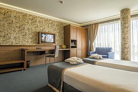 Corner Deluxe Family room