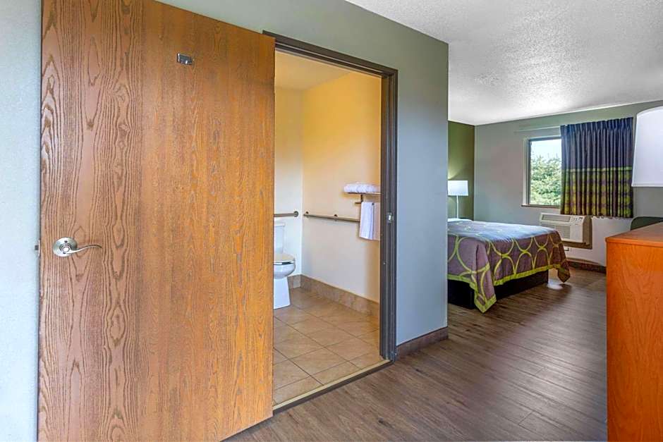 Photo 1 of 6 of 1 King Bed, Mobility Accessible