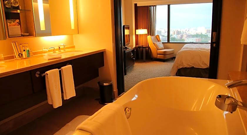 Shangri-La's Far Eastern Plaza Hotel, Tainan