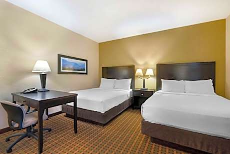 2 Queen Beds Non-Smoking Microwave And Refrigerator Wi-Fi