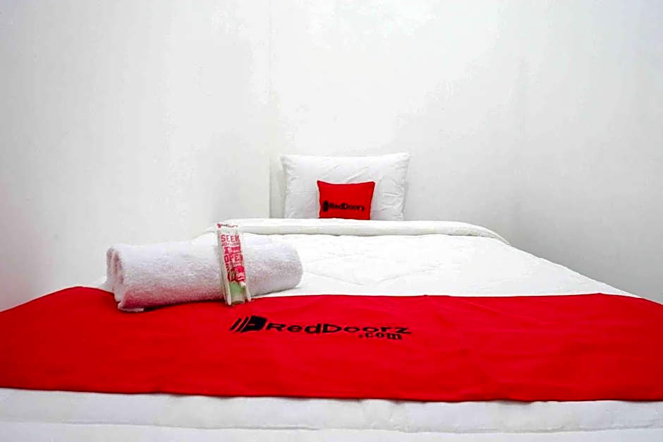 RedDoorz near GOR Jatidiri Semarang