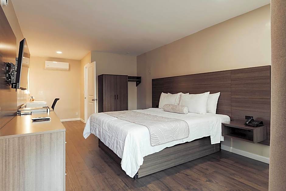 The Dixie Hollywood Hotel