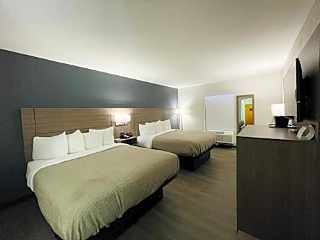 Queen Room - Accessible/Non-Smoking/Pet Friendly