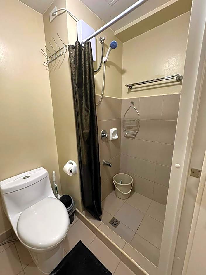 622 Tower 1 Comfy, Cozy, Central w Free Pool Access