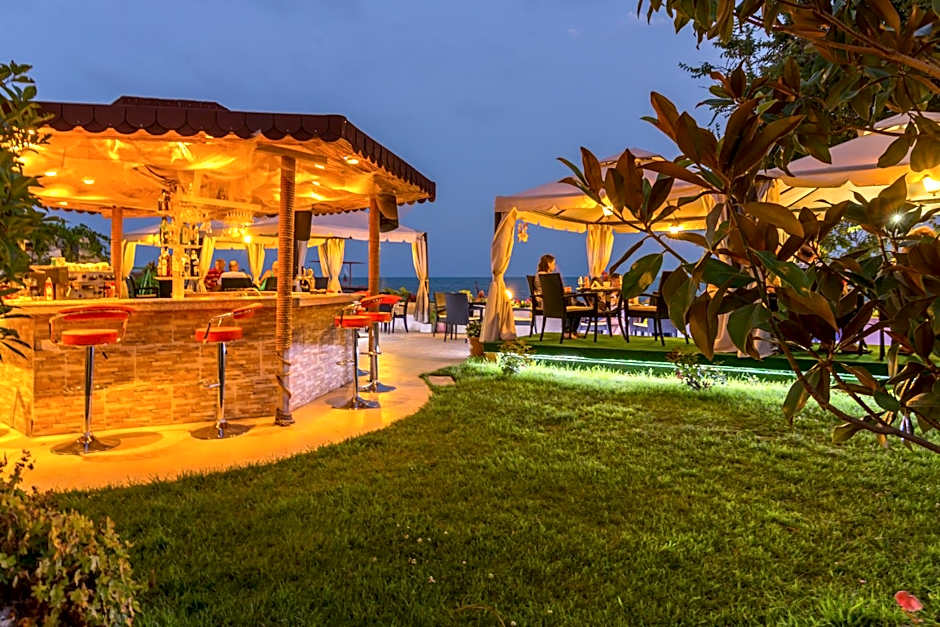 Iris Beach Hotel