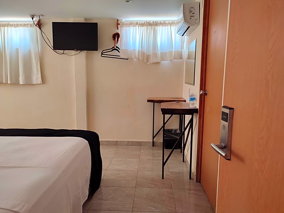 Hotel Ashly Loma Larga