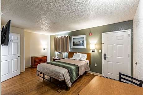 Studio 1 Queen Bed Smoking