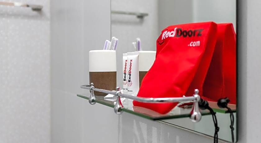 RedDoorz @ Helvetia Medan 2