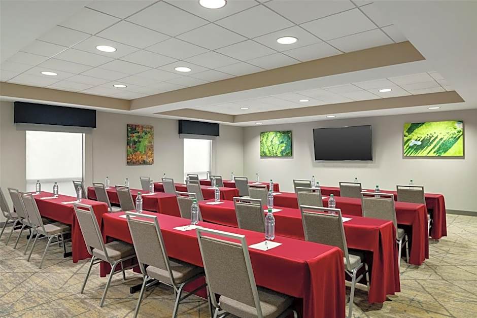 Hampton Inn By Hilton & Suites Pittsburgh/Harmarville