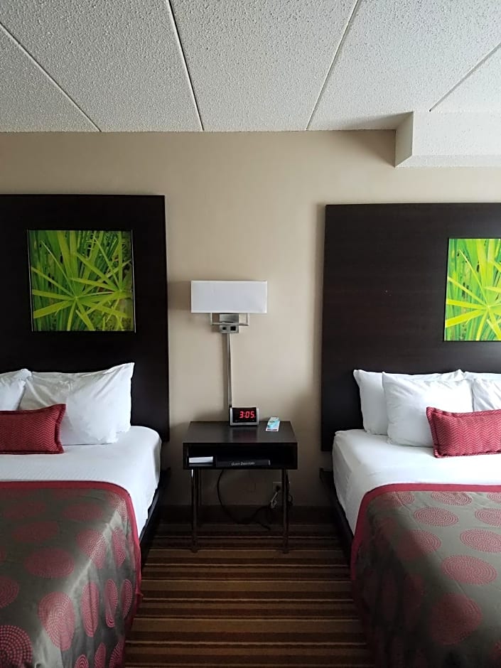 Ramada by Wyndham Minneapolis Golden Valley