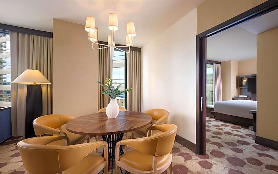 The Royal Sonesta Chicago River North