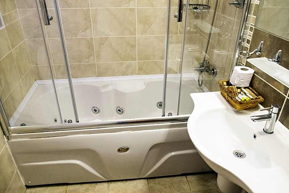 Cicerone Lodge Hotel