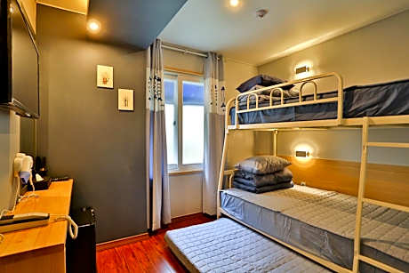 Triple Room with Bathroom