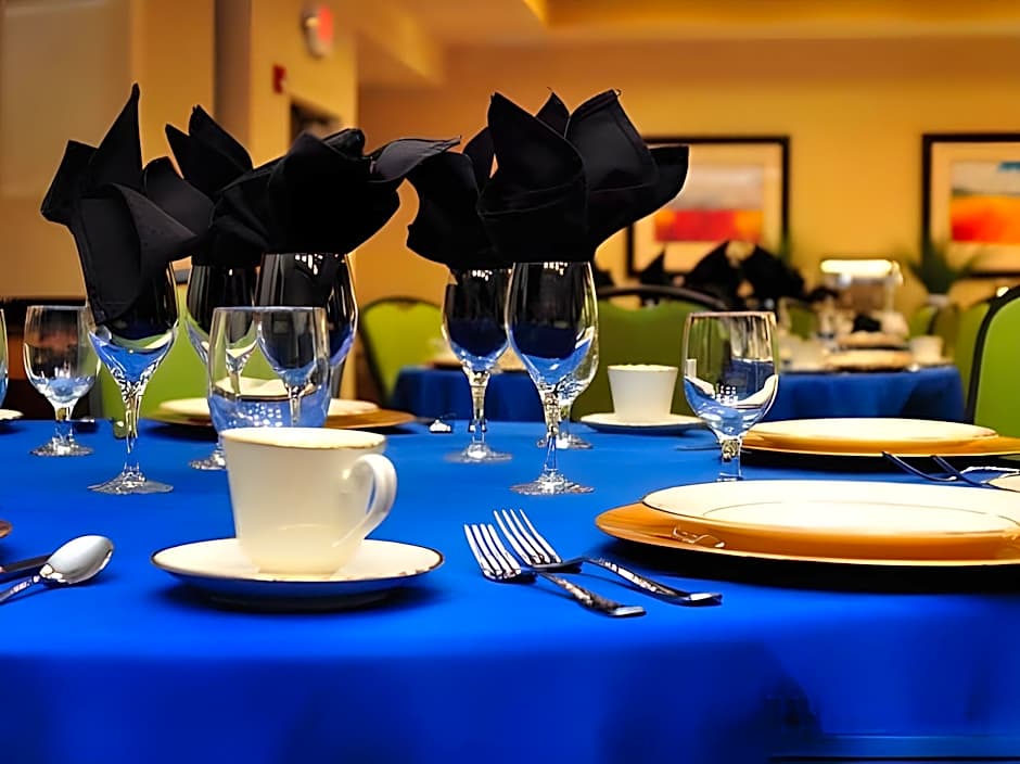 Holiday Inn Express Hotel and Suites Dayton South I 675 By IHG