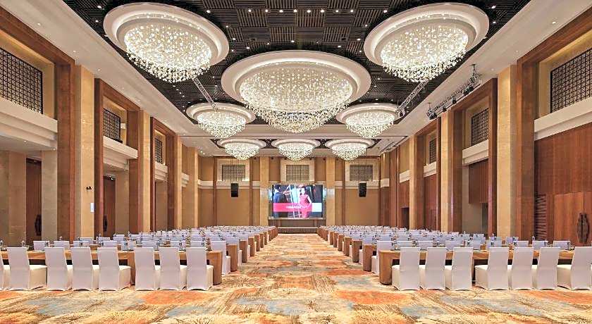 HUALUXE Ningbo Harbor City By IHG