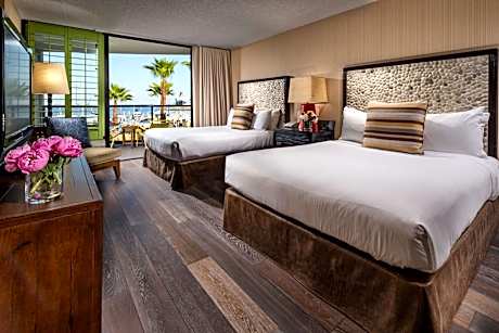 Queen Room with Two Queen Beds and Balcony - Water View/Non-Smoking