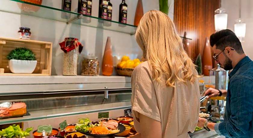 Centro Al Manhal by Rotana