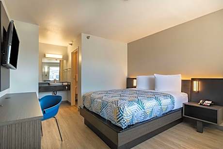 Deluxe Queen Room