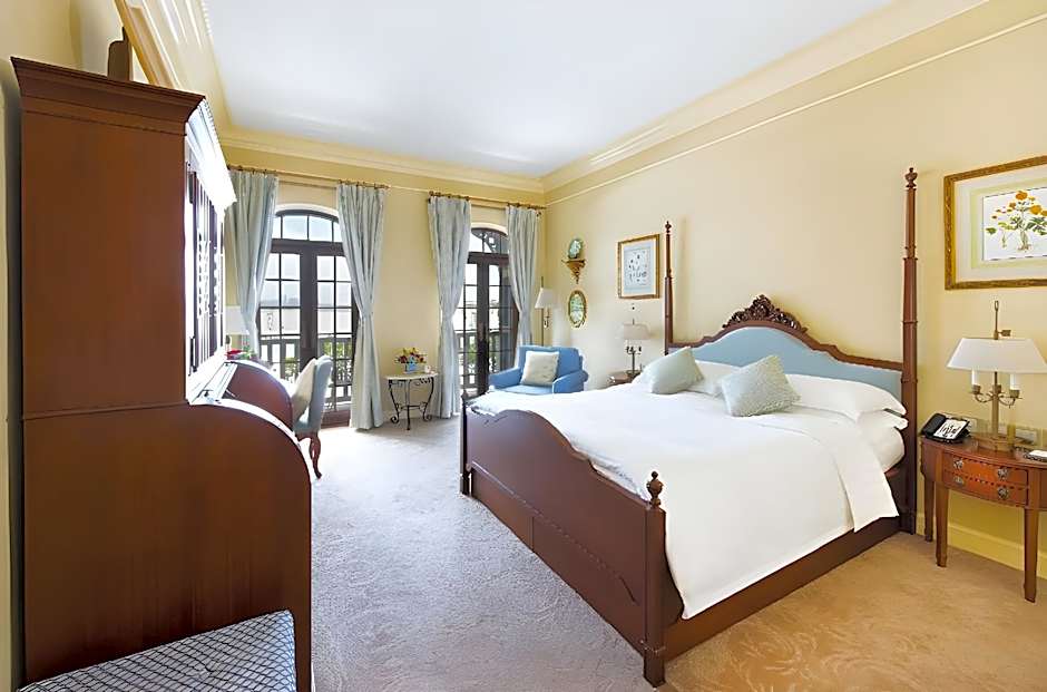 Rocks Hotel
