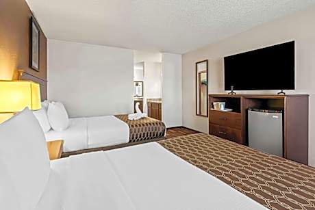 2 Queen Beds Non-Smoking Pet Friendly Room Microwave And Mini-Refrigerator Wi-Fi