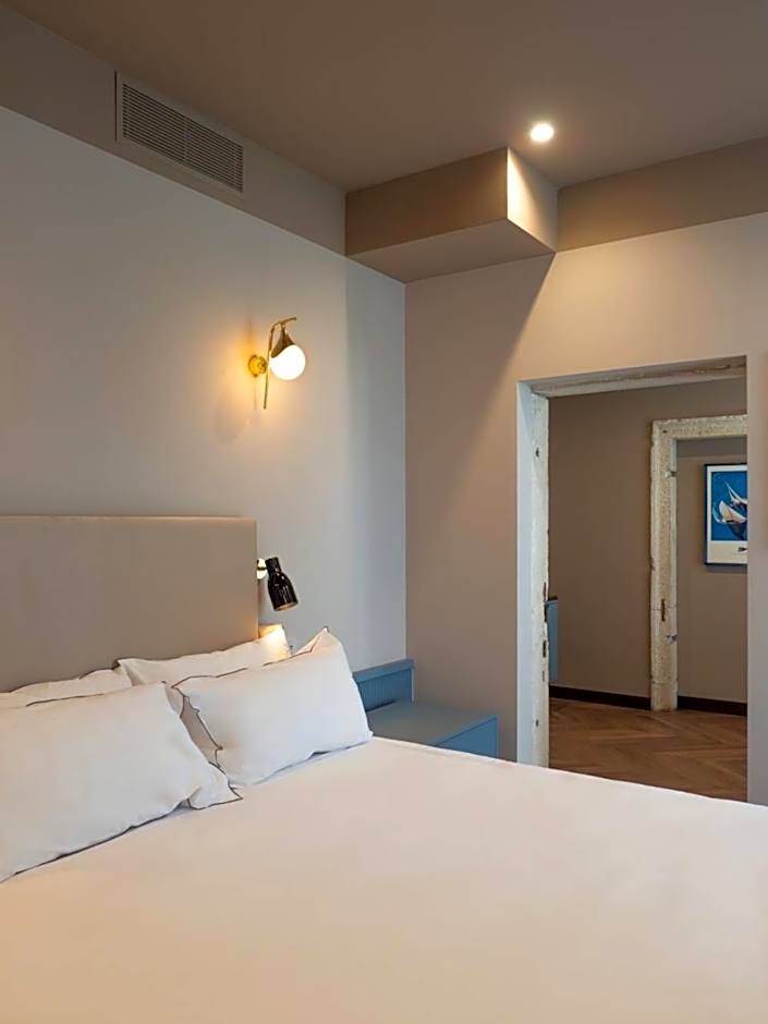 The Glam Boutique Hotel & Apt