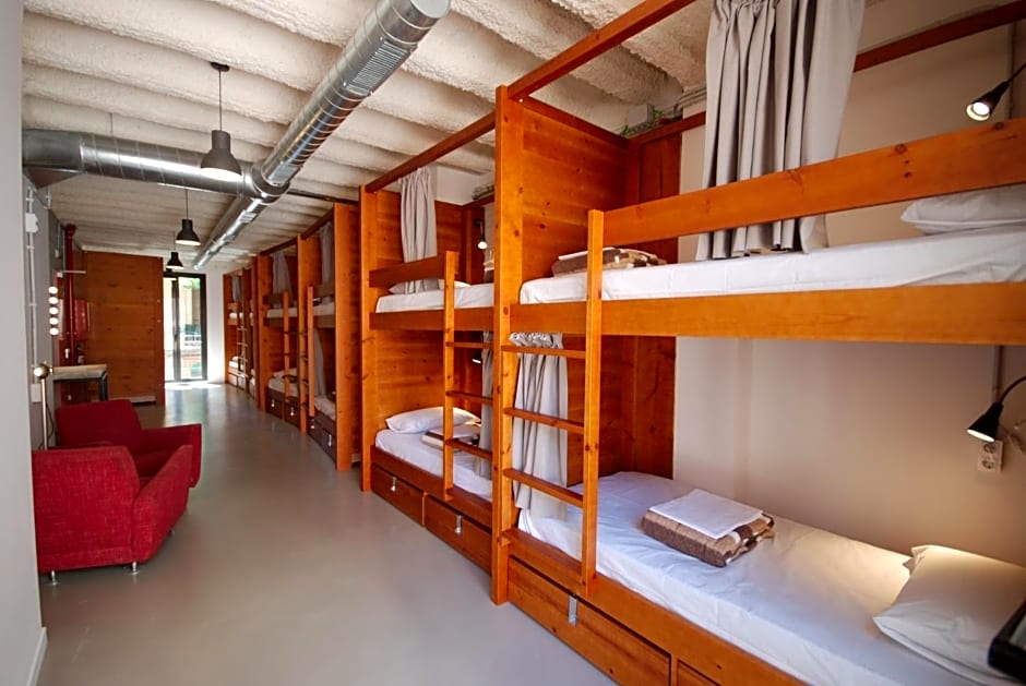 Ten To Go Hostel