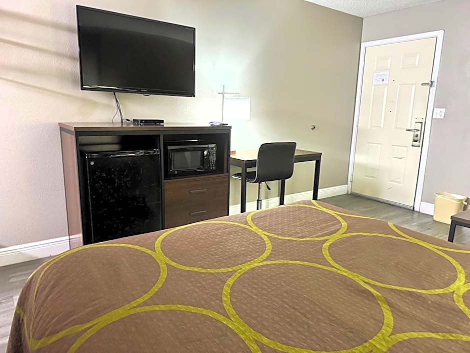 Super 8 by Wyndham Bay St. Louis