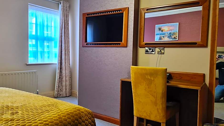 The Farnham Arms Hotel