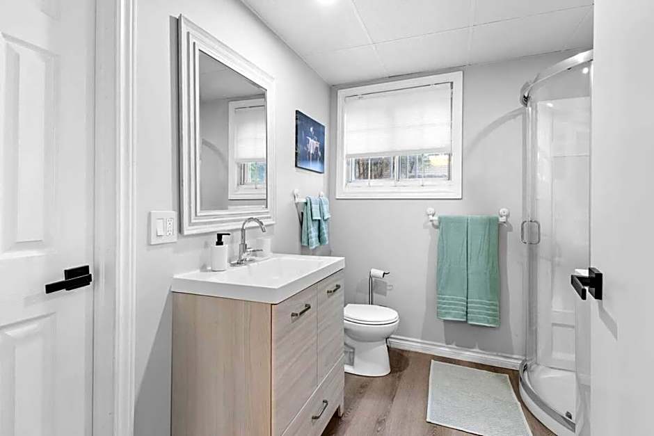 Spacious Urban Cabin in West Montreal - 4BR