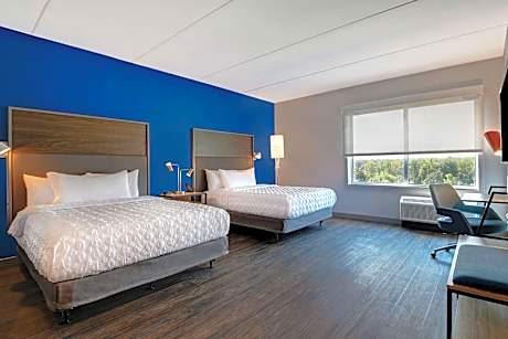 Queen Room with Two Queen Beds - Hearing Access