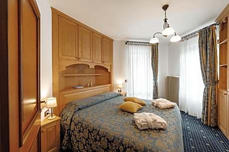 One-Bedroom Apartment with Balcony