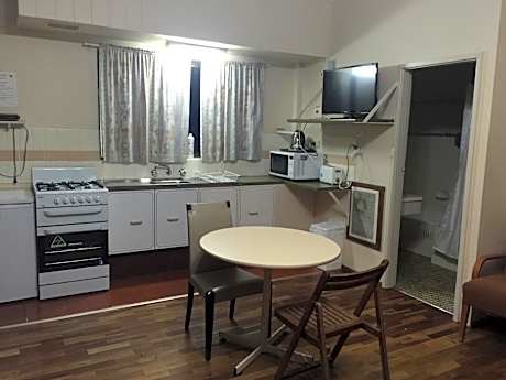 Standard Studio (8 Guests)