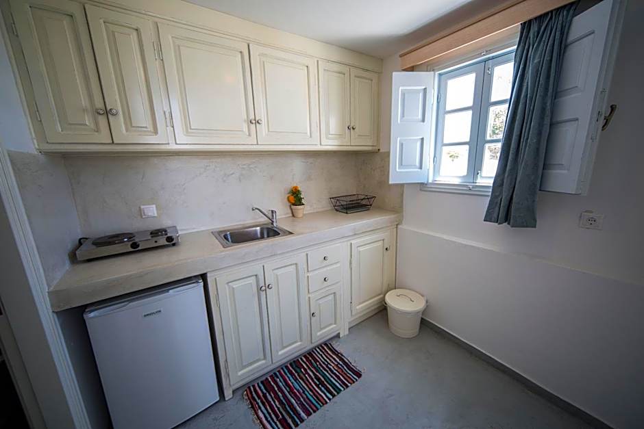 Ianthe Apartments & Villa