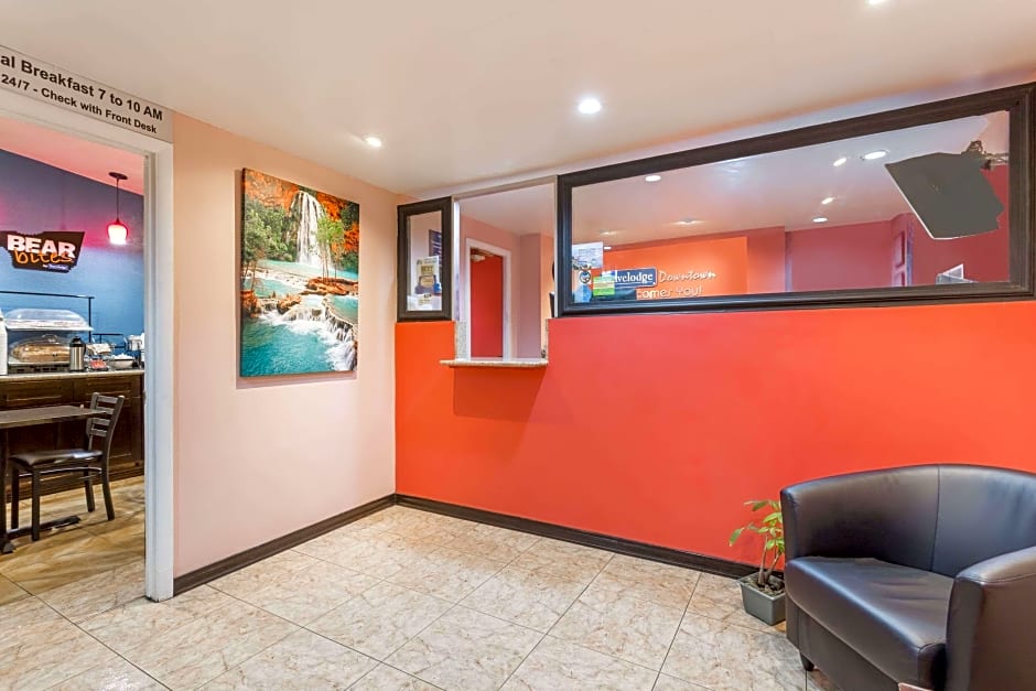 Travelodge Phoenix Downtown – Phoenix, AZ
