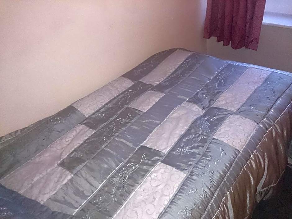 OYO Rose & Crown Hotel