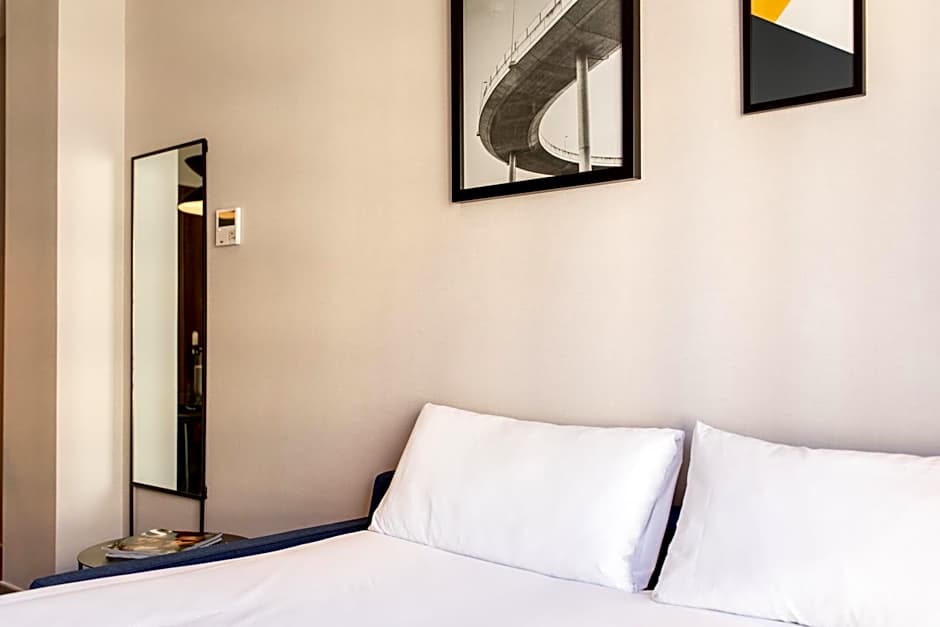 Ramirez Flats Valencia