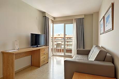 ONE BEDROOM APARTMENT WITH SIDE SEA VIEW 3 ADULTS