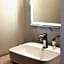 Travelodge Hotel & Convention Center by Wyndham Quebec City