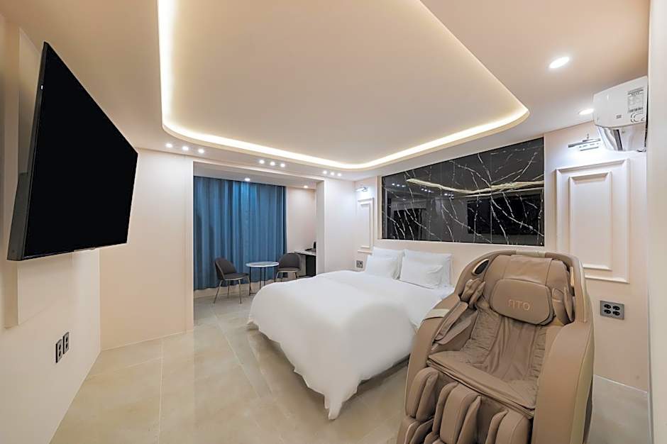 Avenue Hotel