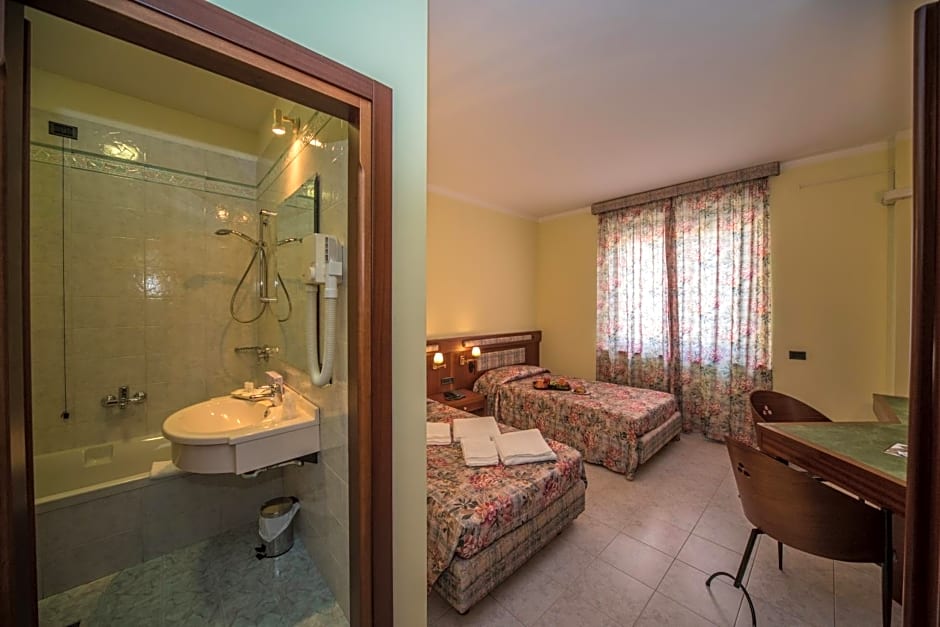 New Petit Hotel