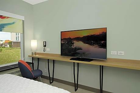 Queen Room with Two Queen Beds - Hearing Access