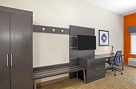 Standard King Room with Mobility Accessible Roll-In Shower