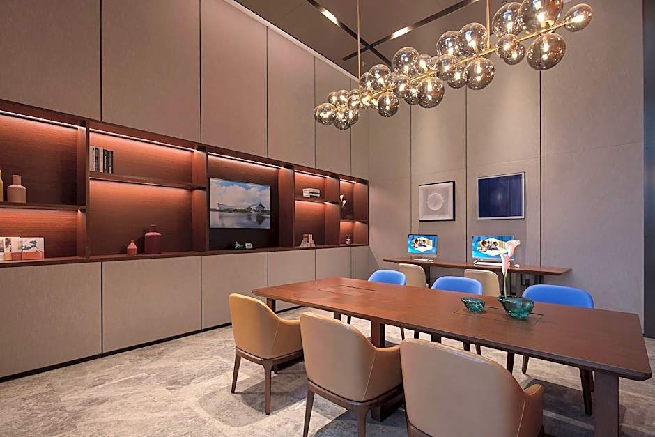 Hampton by Hilton Qionghai Railway Station