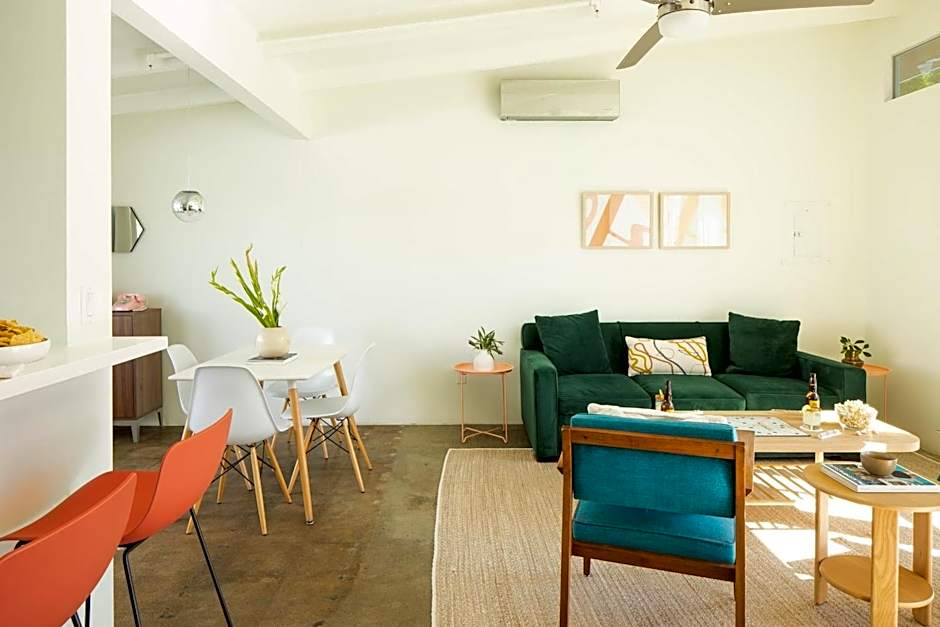 The Wesley by AvantStay Mid-Century Modern Oasis with Pool